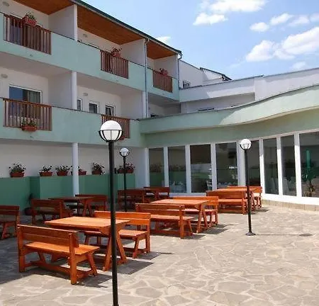 Seasons 3* Τριάβνα