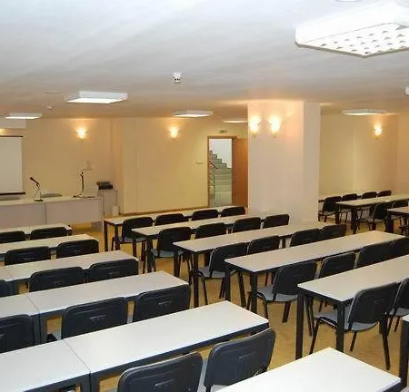 Ξενοδοχείο Seasons Τριάβνα