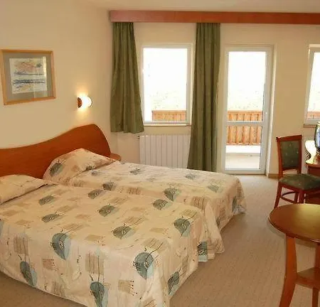 Seasons Τριάβνα